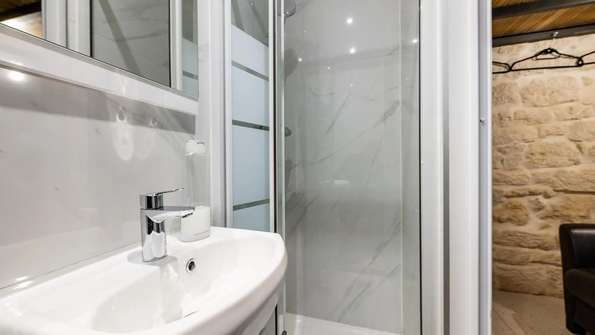 Apartment Ferienwohnung Superbe Studette Au Coeur De L'Ile Saint Louis - 1 Personne Paris Frankreich